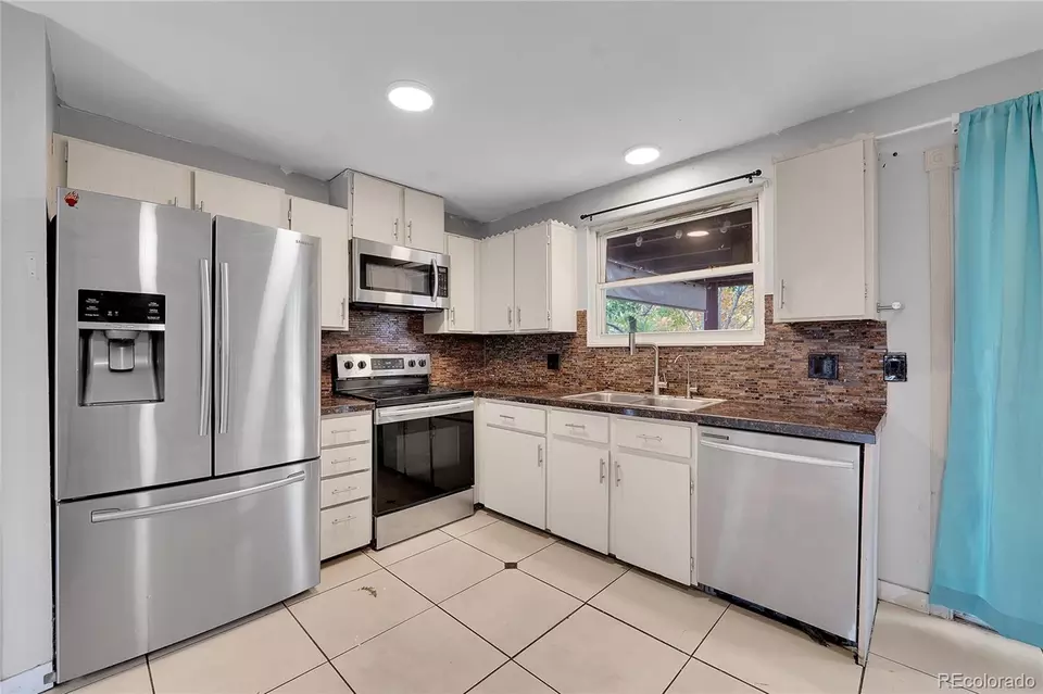 Kitchen - 1336 S Zeno Way, Aurora, CO 80017 photo 2 of 2