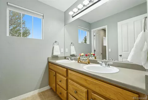 Bath - 25295 E Park Crescent Dr, Aurora, CO 80016 photo 5 of 6