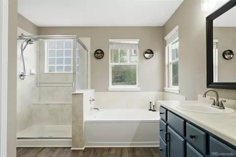 Bath - 25295 E Park Crescent Dr, Aurora, CO 80016 photo 2 of 6