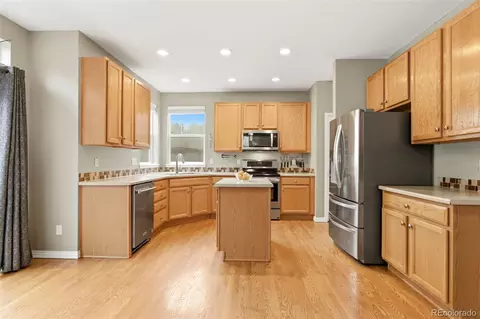 Kitchen - 25295 E Park Crescent Dr, Aurora, CO 80016 photo 1 of 5