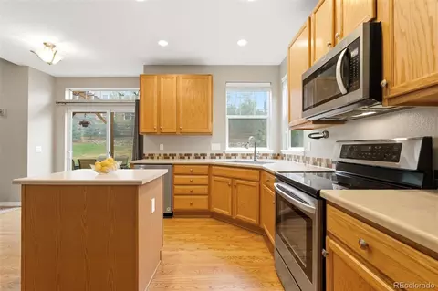 Kitchen - 25295 E Park Crescent Dr, Aurora, CO 80016 photo 3 of 5