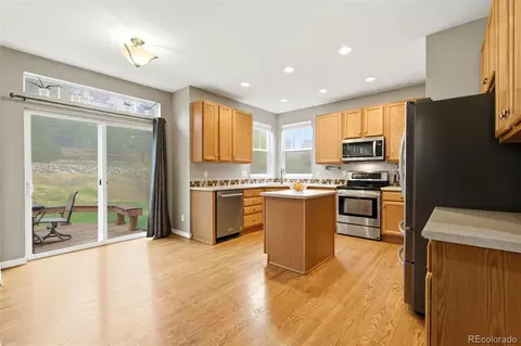 Kitchen - 25295 E Park Crescent Dr, Aurora, CO 80016 photo 2 of 5