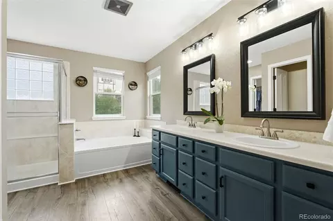 Bath - 25295 E Park Crescent Dr, Aurora, CO 80016 photo 3 of 6