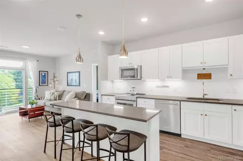 155 S Monaco Pkwy #302, Denver, CO 80224