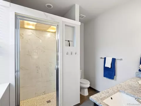 Bath - 4220 E Warren Ave #2, Denver, CO 80222 photo 2 of 4