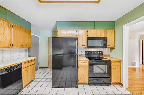 Kitchen - 10209 W 68th Ave, Arvada, CO 80004 photo 3 of 5