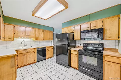 Kitchen - 10209 W 68th Ave, Arvada, CO 80004 photo 2 of 5