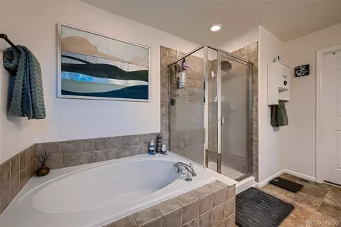Bath - 17352 E Lake Ln, Aurora, CO 80016 photo 2 of 4