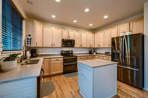 Kitchen - 17352 E Lake Ln, Aurora, CO 80016 photo 2 of 3