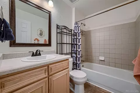 Bath - 17352 E Lake Ln, Aurora, CO 80016 photo 3 of 4