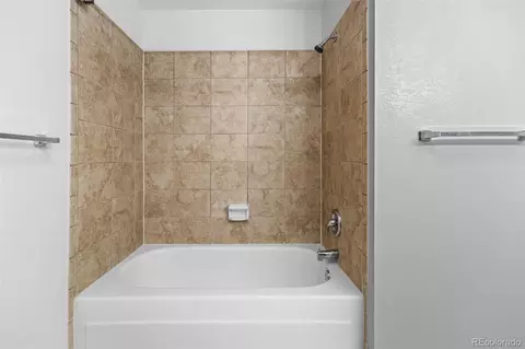 Bath - 209 E Highline Cir #302, Centennial, CO 80122 photo 2 of 2