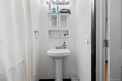 Bath - 4527 E 94th Dr, Thornton, CO 80229 photo 4 of 4