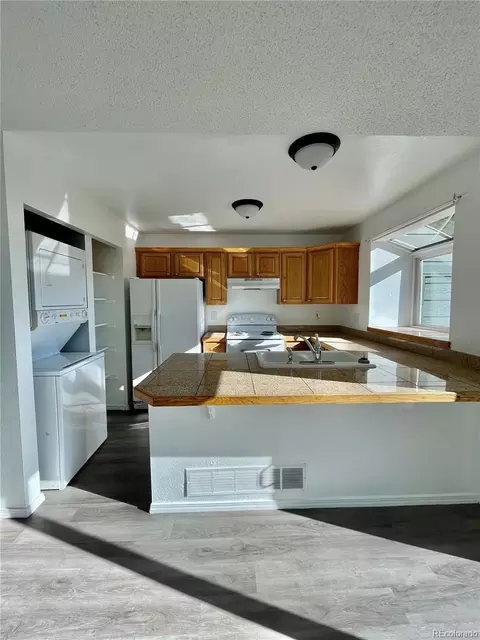 Kitchen - 17437 E Rice Cir #B, Aurora, CO 80015 photo 2 of 3