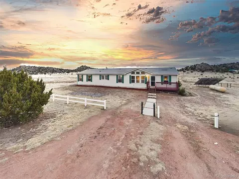 699 Cedar Hills Rd, Penrose, CO 81240