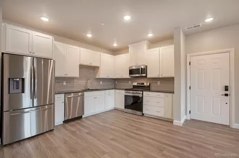 9962 W Victoria Pl #301, Littleton, CO 80127