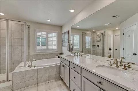 Bath - 27819 E Clifton Pl, Aurora, CO 80016 photo 3 of 7