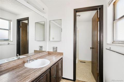 13085 Elgin Dr, Denver, CO 80239 photo 13