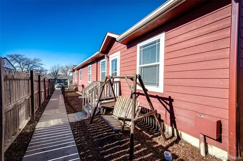 574 4th St, Bennett, CO 80102 photo 2