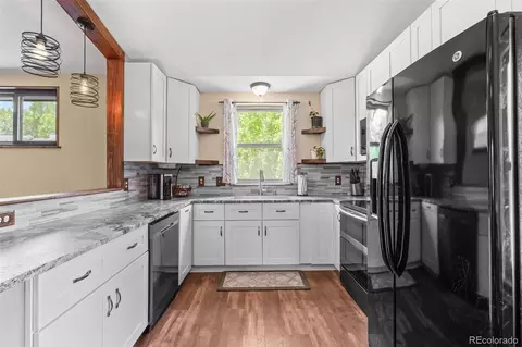 Kitchen - 18405 E Union Dr, Aurora, CO 80015 photo 2 of 4