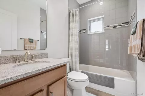 Bath - 11399 E 25th Dr, Aurora, CO 80010 photo 2 of 3