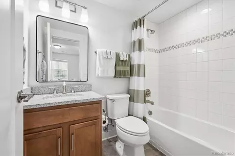 Bath - 11399 E 25th Dr, Aurora, CO 80010 photo 3 of 3