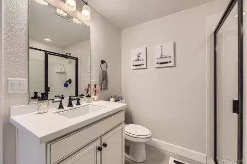 Bath - 7253 S Valleyhead Ct, Aurora, CO 80016 photo 5 of 5