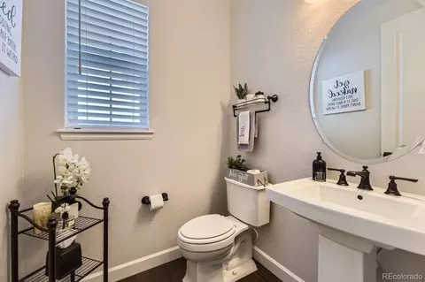 Bath - 7253 S Valleyhead Ct, Aurora, CO 80016 photo 1 of 5