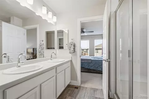 Bath - 16282 E 47th Pl, Denver, CO 80239 photo 2 of 5