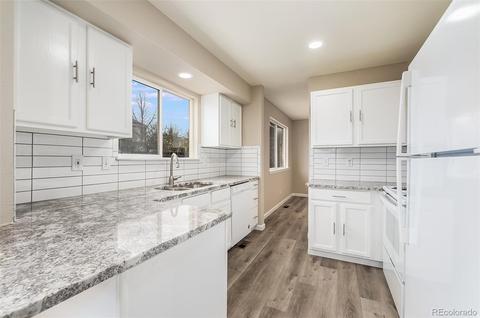 4946 Eugene Ct, Denver, CO 80239 photo 2