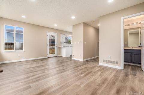 4946 Eugene Ct, Denver, CO 80239 photo 14