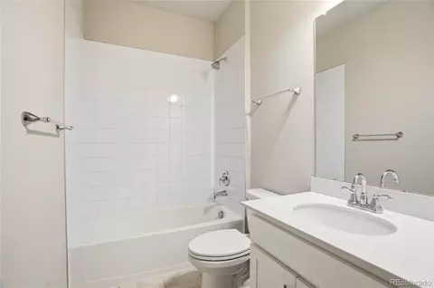 Bath - 1821 Thrive Dr, Windsor, CO 80550 photo 4 of 4