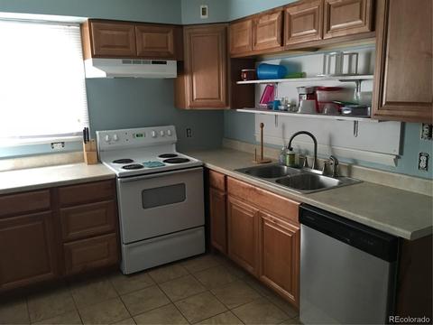 865 Newark St, Aurora, CO 80010 photo 3