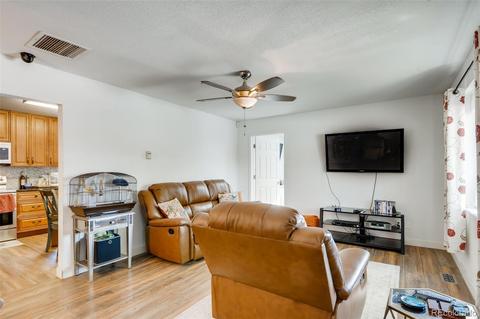 5544 Abilene St, Denver, CO 80239 photo 4