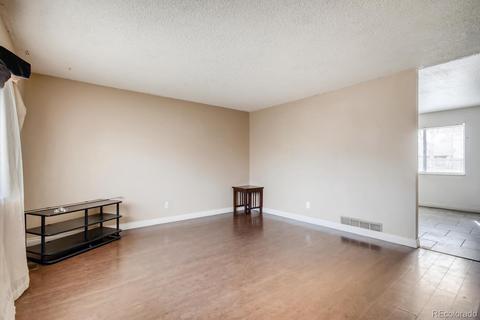 5144 Carson St, Denver, CO 80239 photo 2