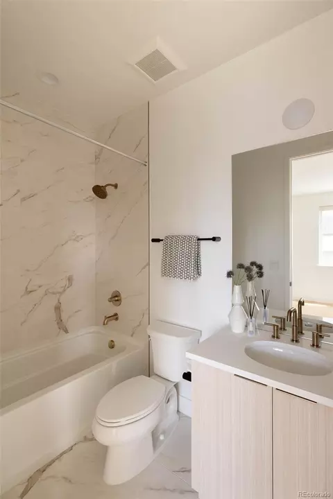 Bath - 9968 E 63rd Dr, Denver, CO 80238 photo 10 of 11