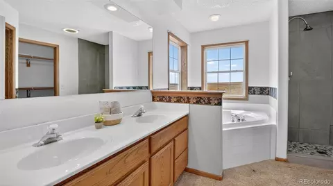 Bath - 44166 E Iliff Trl, Bennett, CO 80102 photo 2 of 6