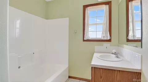 Bath - 44166 E Iliff Trl, Bennett, CO 80102 photo 5 of 6