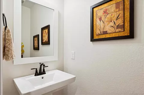 Bath - 21866 E Swallow Pl, Aurora, CO 80016 photo 1 of 5