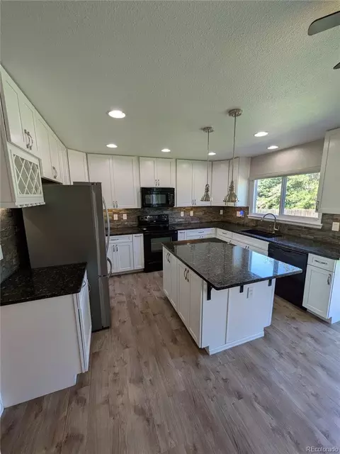 Kitchen - 19613 E 39th Ave, Denver, CO 80249 photo 2 of 5