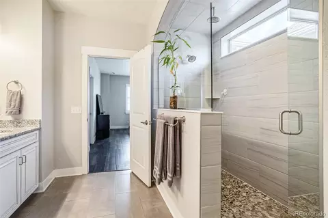 Bath - 9962 E 60th Ave, Denver, CO 80238 photo 2 of 5