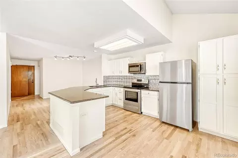 Kitchen - 4927 S Eagle Cir, Aurora, CO 80015 photo 2 of 2