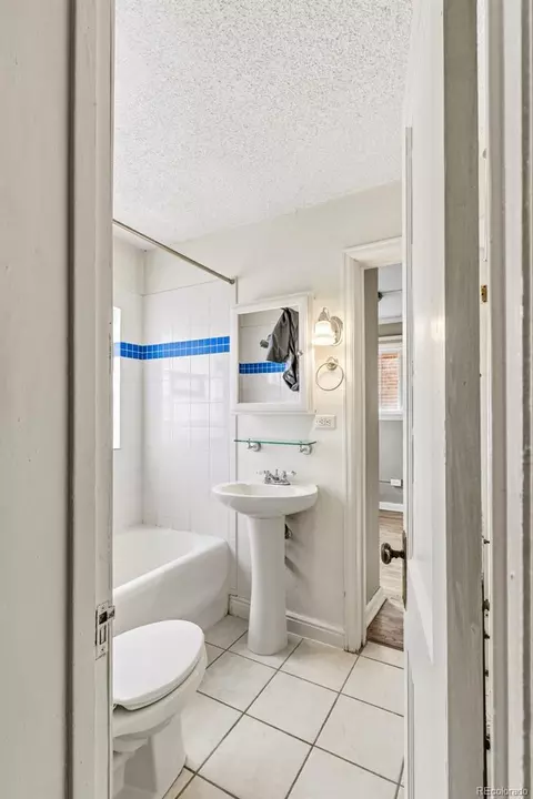 Bath - 1024 E 14th Ave #5, Denver, CO 80218 photo 1 of 3