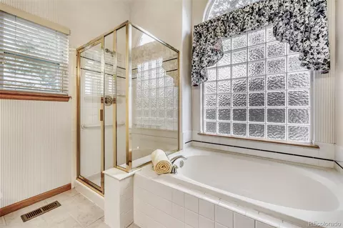Bath - 18379 E Linvale Dr, Aurora, CO 80013 photo 2 of 3
