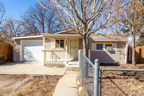 523 Glen Creighton Dr, Dacono, CO 80514