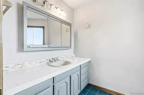 Bath - 9655 Morrison Rd, Lakewood, CO 80227 photo 5 of 7
