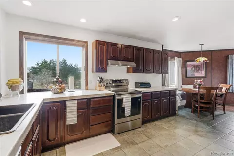 Kitchen - 9655 Morrison Rd, Lakewood, CO 80227 photo 4 of 5