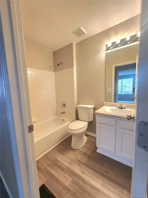 Bath - 19913 E 59th Ave, Aurora, CO 80019 photo 4 of 5