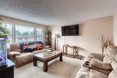 5072 Upton Ct, Denver, CO 80239 photo 3