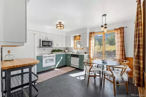 Kitchen - 449 Rodeo Dr, Silverthorne, CO 80498 photo 3 of 4
