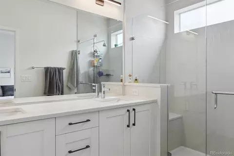 Bath - 4100 E Iliff Ave #17, Denver, CO 80222 photo 3 of 5
